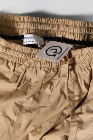 Ανδρικό παντελόνι Bershka, Μέγεθος M, Χρώμα  Μπέζ, Τιμή 17,94 €