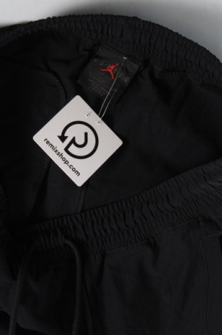 Мъжко спортно долнище Air Jordan Nike, Размер S, Цвят Черен, Цена 109,00 лв.