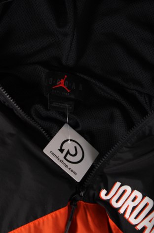 Мъжко спортно яке Air Jordan Nike, Размер S, Цвят Многоцветен, Цена 145,20 лв.