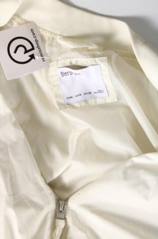 Ανδρικό μπουφάν Bershka, Μέγεθος M, Χρώμα Εκρού, Τιμή 16,92 €