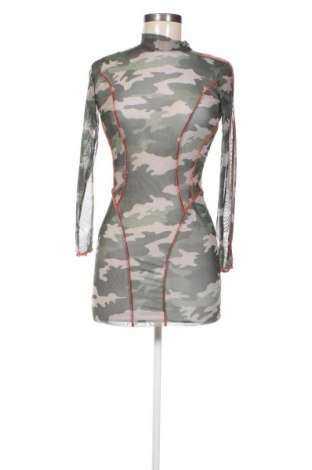 Kleid Boohoo, Größe XXS, Farbe Mehrfarbig, Preis 4,50 €