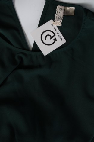 Рокля H&M Divided, Размер XS, Цвят Зелен, Цена 16,53 лв.
