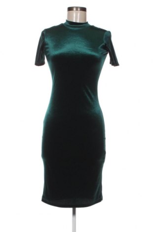 Kleid Zara Trafaluc, Größe S, Farbe Grün, Preis 10,02 €