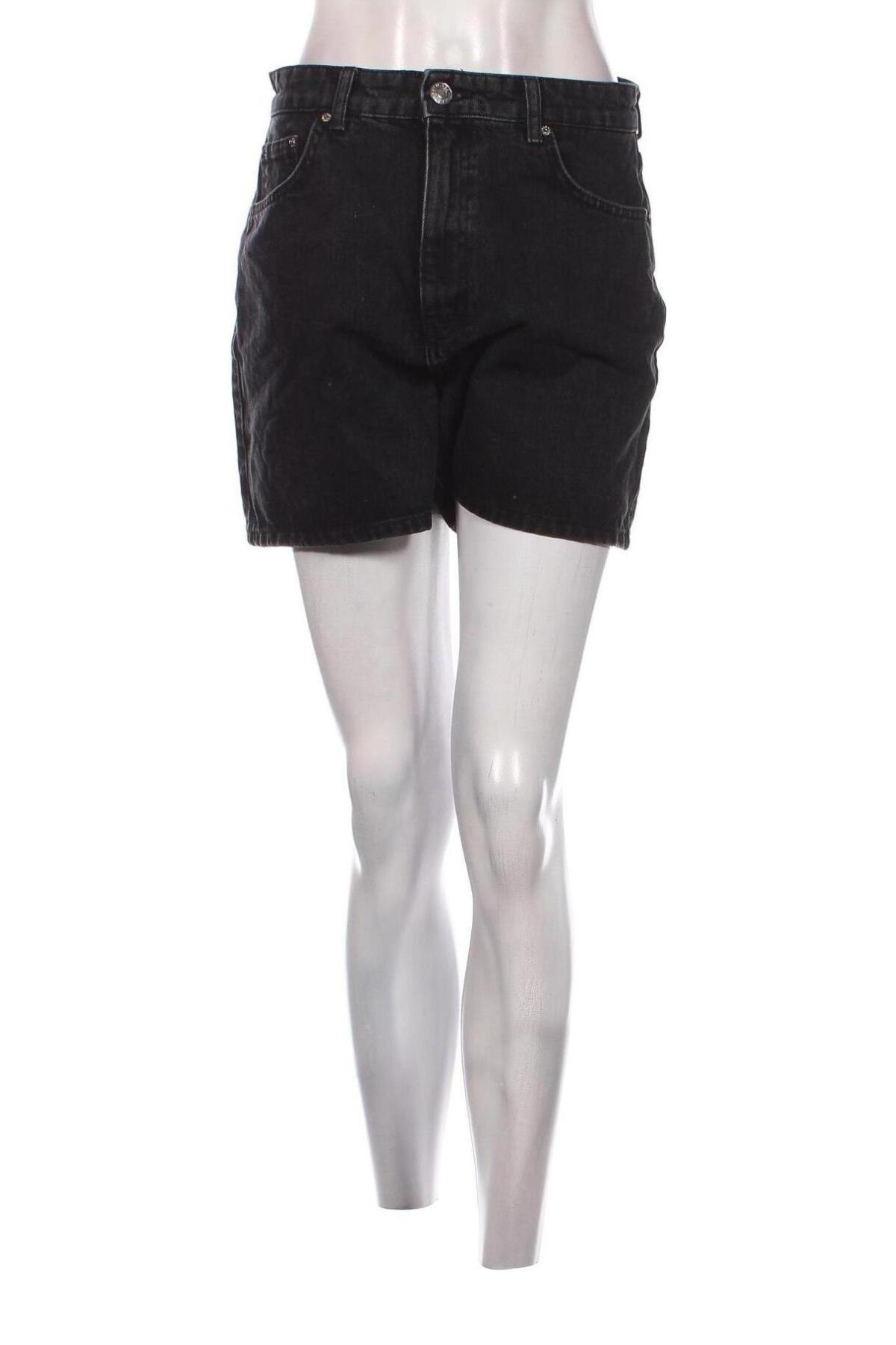 Дамски къс панталон Pull&Bear, Размер M, Цвят Сив, Цена 19,00 лв.