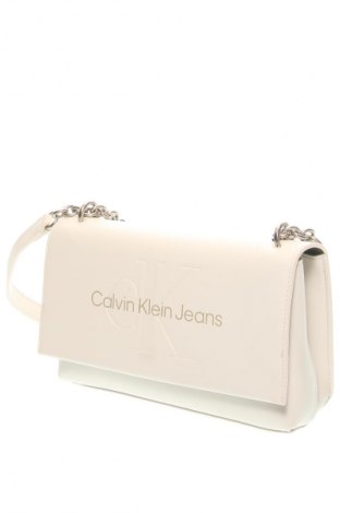 Дамска чанта Calvin Klein Jeans, Цвят Екрю, Цена 174,99 лв.