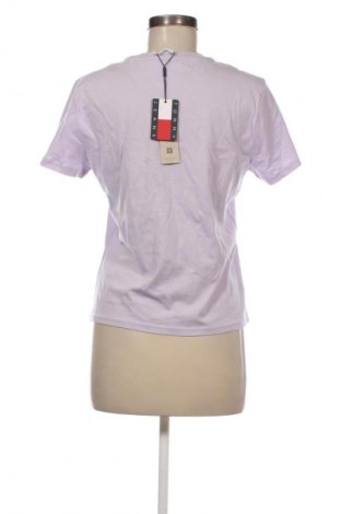 Damen T-Shirt Tommy Jeans, Größe M, Farbe Lila, Preis 53,99 €