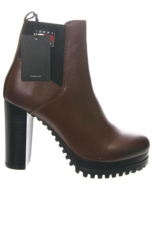 Дамски боти Tommy Jeans, Размер 38, Цвят Кафяв, Цена 94,99 лв.