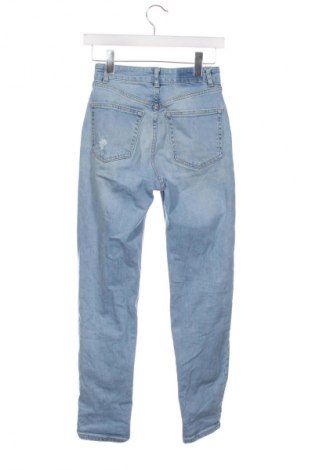 Γυναικείο Τζίν Bershka, Μέγεθος XS, Χρώμα Μπλέ, Τιμή 17,99 €