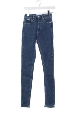 Дамски дънки Calvin Klein Jeans, Размер XS, Цвят Син, Цена 167,99 лв.
