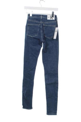 Дамски дънки Calvin Klein Jeans, Размер XS, Цвят Син, Цена 167,99 лв.