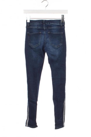 Damskie jeansy Mohito, Rozmiar XXS, Kolor Niebieski, Cena 21,99 zł