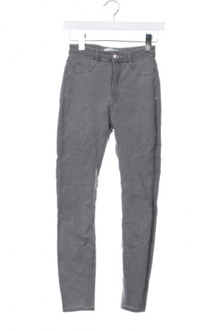 Dámské džíny  Pull&Bear, Velikost S, Barva Šedá, Cena  119,00 Kč