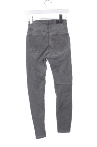 Dámské džíny  Pull&Bear, Velikost S, Barva Šedá, Cena  119,00 Kč