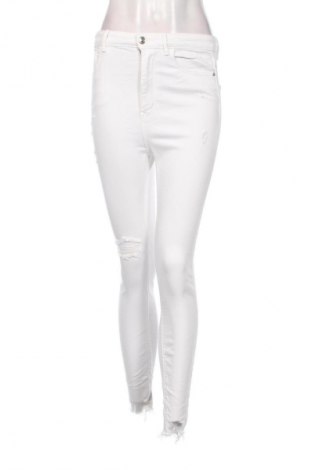 Damskie jeansy Stradivarius, Rozmiar M, Kolor Biały, Cena 95,99 zł
