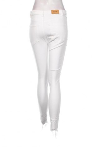 Damskie jeansy Stradivarius, Rozmiar M, Kolor Biały, Cena 95,99 zł