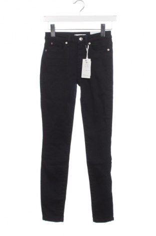 Damskie jeansy Tommy Hilfiger, Rozmiar XS, Kolor Niebieski, Cena 654,99 zł