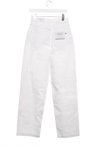 Дамски дънки Tommy Hilfiger, Размер XS, Цвят Бял, Цена 144,99 лв.