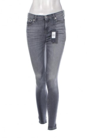 Blugi de femei Tommy Jeans, Mărime S, Culoare Gri, Preț 594,99 Lei
