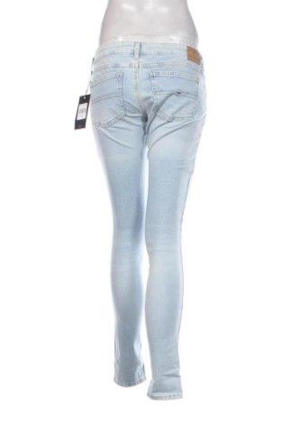 Дамски дънки Tommy Jeans, Размер L, Цвят Син, Цена 174,99 лв.