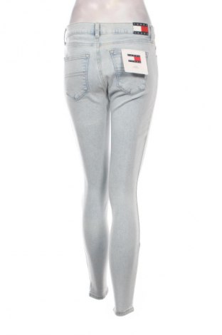 Дамски дънки Tommy Jeans, Размер M, Цвят Син, Цена 184,99 лв.