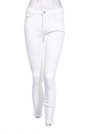 Damskie jeansy Tommy Jeans, Rozmiar L, Kolor Biały, Cena 599,99 zł