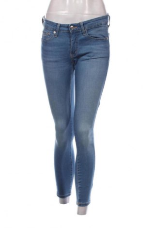 Дамски дънки Tommy Jeans, Размер M, Цвят Син, Цена 184,99 лв.