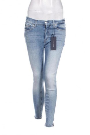 Дамски дънки Tommy Jeans, Размер M, Цвят Син, Цена 162,99 лв.