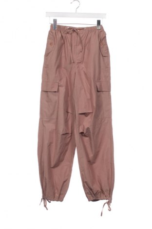 Damskie spodnie Bershka, Rozmiar XS, Kolor Popielaty róż, Cena 92,09 zł