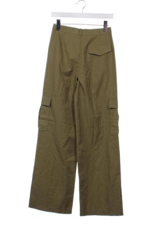 Γυναικείο παντελόνι Pull&Bear, Μέγεθος XS, Χρώμα Πράσινο, Τιμή 24,00 €