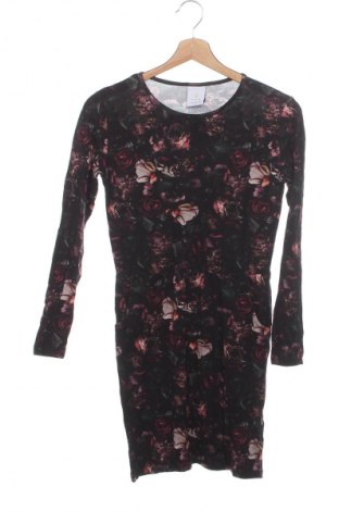 Kinderkleid The New, Größe 9-10y/ 140-146 cm, Farbe Mehrfarbig, Preis € 1,99