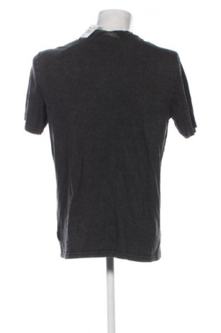 Ανδρικό t-shirt Only & Sons, Μέγεθος M, Χρώμα Πολύχρωμο, Τιμή 12,99 €