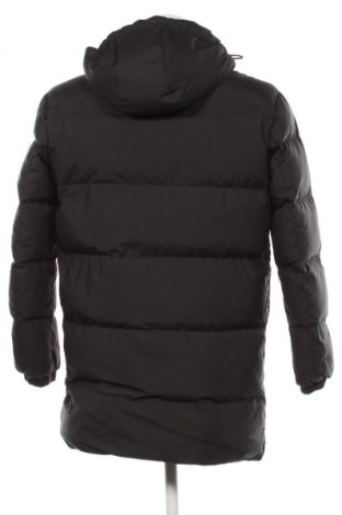 Geacă de bărbati Tommy Jeans, Mărime S, Culoare Negru, Preț 959,99 Lei