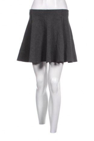 Пола Zara Trafaluc, Размер S, Цвят Сив, Цена 8,99 лв.
