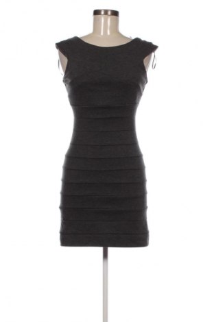 Sukienka Ax Paris, Rozmiar M, Kolor Szary, Cena 151,99 zł