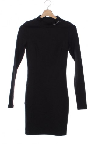 Рокля Calvin Klein Jeans, Размер XS, Цвят Черен, Цена 167,99 лв.