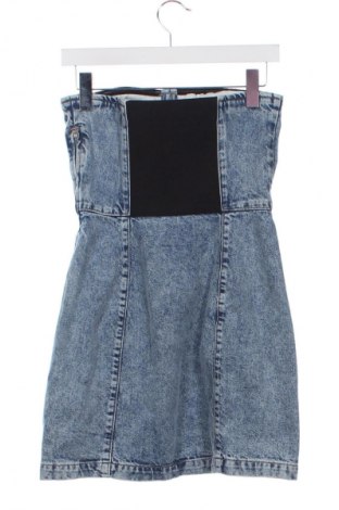 Рокля Calvin Klein Jeans, Размер XS, Цвят Син, Цена 219,99 лв.