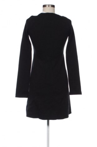 Рокля Calvin Klein Jeans, Размер M, Цвят Черен, Цена 167,99 лв.