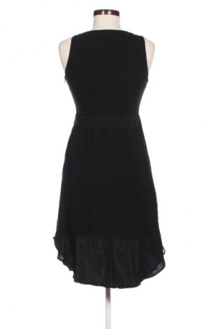 Šaty  Guess By Marciano, Velikost L, Barva Černá, Cena  1 071,00 Kč