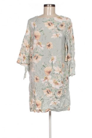 Рокля H&M, Размер M, Цвят Многоцветен, Цена 11,99 лв.