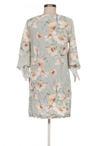 Рокля H&M, Размер M, Цвят Многоцветен, Цена 11,99 лв.