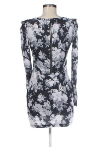 Kleid Minimum, Größe M, Farbe Mehrfarbig, Preis 9,99 €