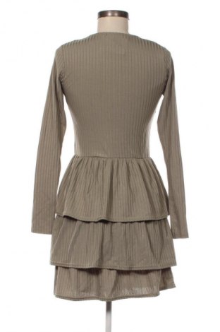 Kleid Sisters Point, Größe M, Farbe Grün, Preis 4,99 €