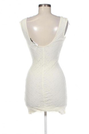 Kleid Zara Trafaluc, Größe S, Farbe Ecru, Preis € 33,99