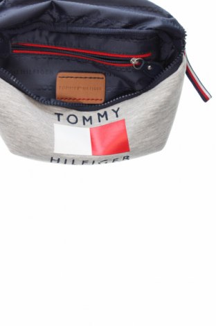 Чанта за кръст Tommy Hilfiger, Цвят Сив, Цена 90,82 лв.