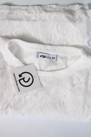 Дамска блуза Fb Sister, Размер XS, Цвят Бял, Цена 19,00 лв.