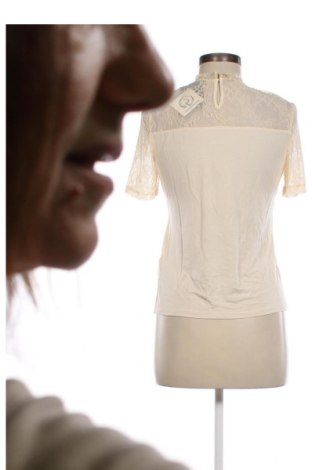 Дамска блуза Pieces, Размер S, Цвят Екрю, Цена 40,00 лв.