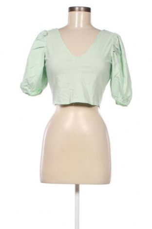 Дамска блуза Pull&Bear, Размер L, Цвят Зелен, Цена 4,94 лв.