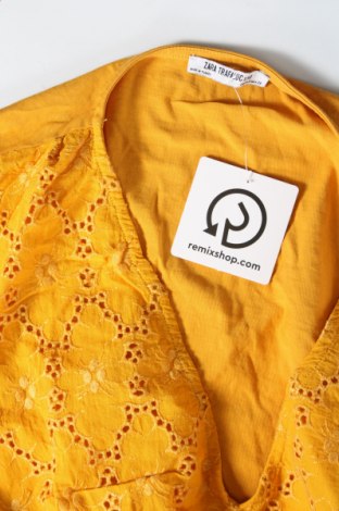 Дамска блуза Zara Trafaluc, Размер S, Цвят Жълт, Цена 15,00 лв.
