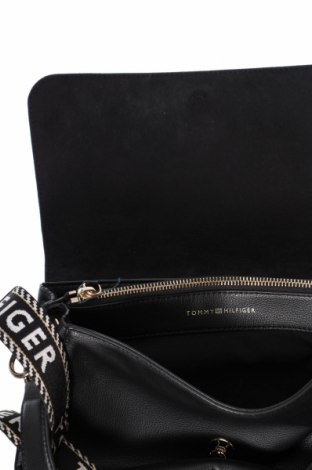 Дамска чанта Tommy Hilfiger, Цвят Черен, Цена 309,00 лв.