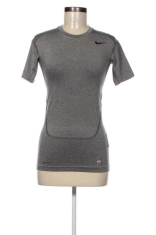 Дамска тениска Nike, Размер S, Цвят Сив, Цена 20,00 лв.